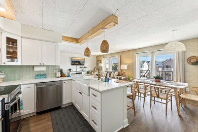 Ocean Front 3-bedroom condo in wonderful North Wildwood with AC