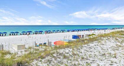 Fun Beach Resort. Drink Service, Pool and Relaxation