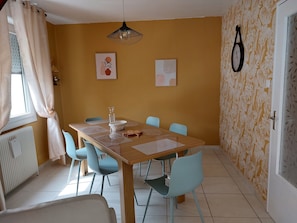 Dining - Spacious, quiet house in Gérardmer with garden and garage with EV charging system (Gérardmer)