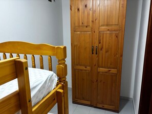 3 quartos, ferros/tábuas de passar roupa, Wi-Fi de cortesia