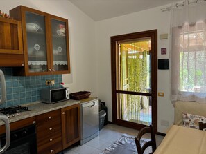 Frigorífic, microones, forn i placa de cuina