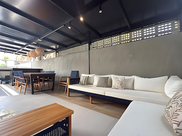 Basic Apartment | Living area