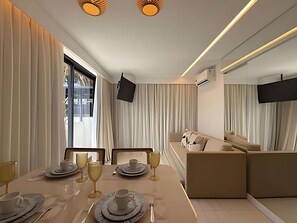 Basic Apartment | Dining