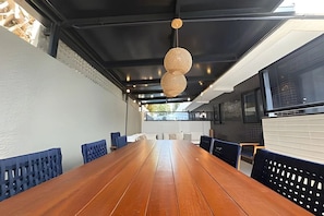 Basic Apartment | Outdoor dining