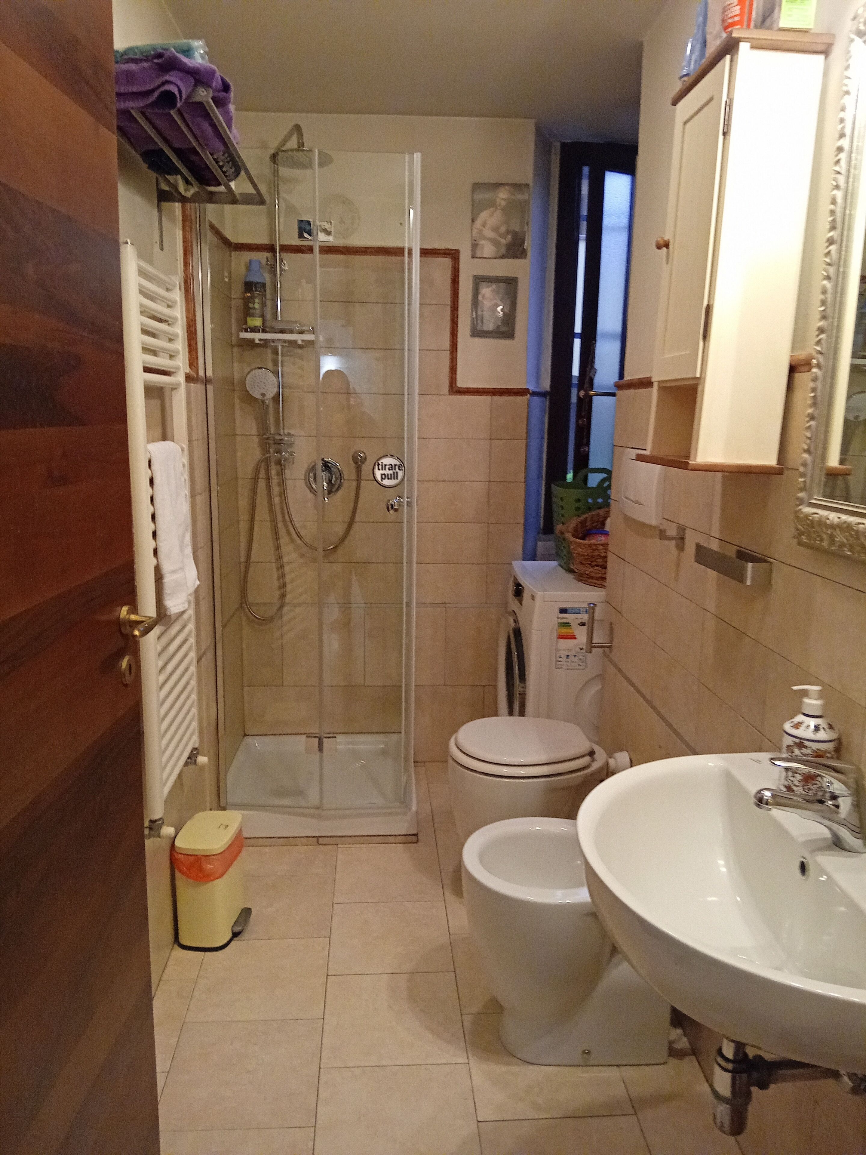Doccia, set di cortesia gratuito, asciugacapelli, bidet