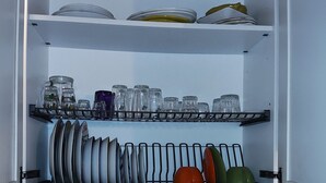 冰箱、微波炉、烤箱、炉灶