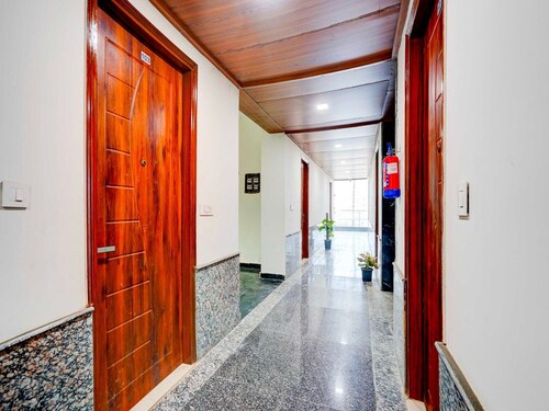 Collection O Sector 93 Noida Expressway