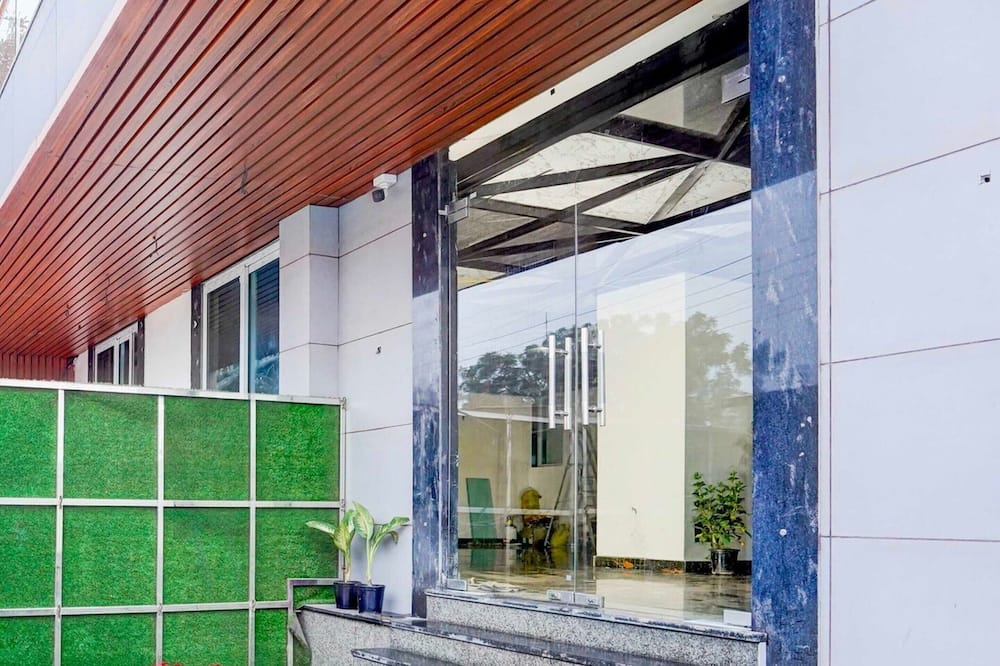 Collection O Sector 93 Noida Expressway