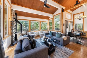 House (3 Bedrooms) | Interior - Year-round Tahoe Escape With Hot Tub & Outdoor Dining Timberline Haven by Avantstay (Tahoe Vista)