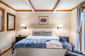 House (3 Bedrooms) | Interior - Year-round Tahoe Escape With Hot Tub & Outdoor Dining Timberline Haven by Avantstay (Tahoe Vista)