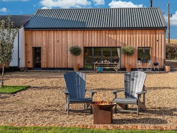 Rustic Barn Retreat in Hereford- Hot Tub