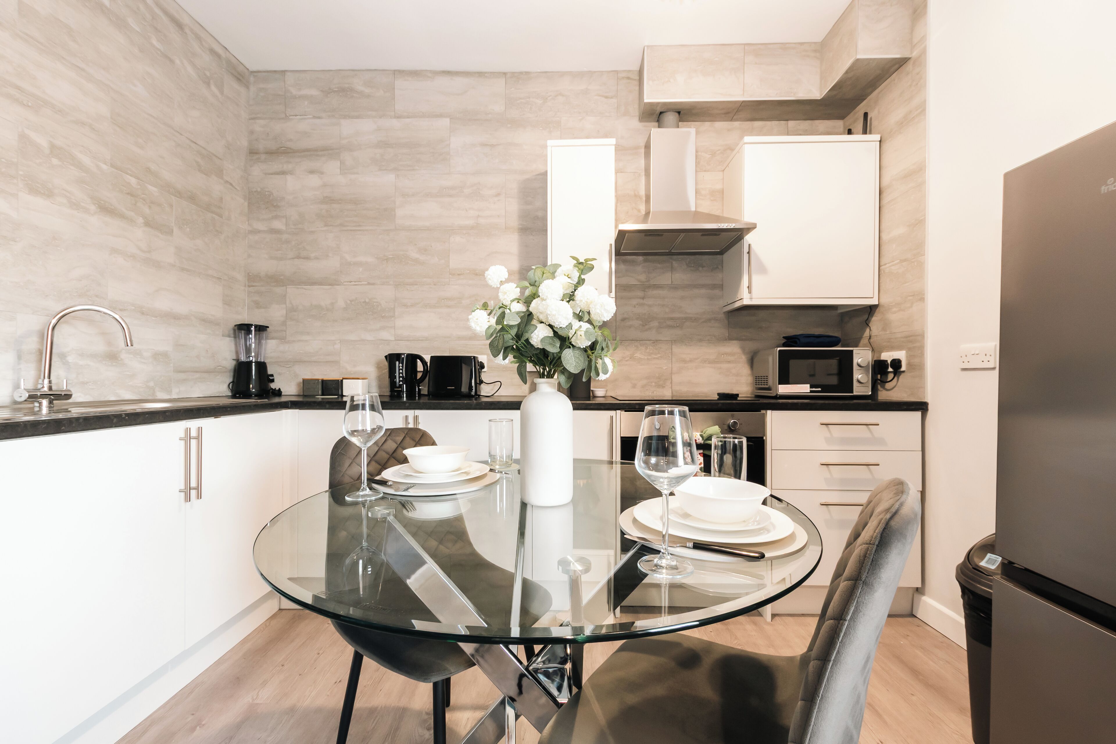 Fridge, microwave, oven, stovetop
