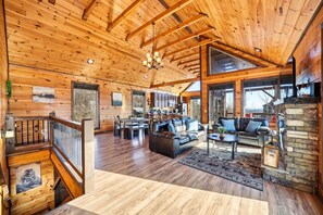 Televisión, chimenea y videojuegos 