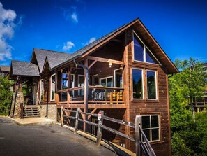 Exterior - Bearfoot Ridge: Hot Tub | Game Room | MTN Views! (Gatlinburg)