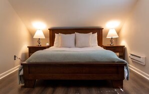 3 Schlafzimmer, Schreibtisch, Bügeleisen/Bügelbrett, Reisekinderbett