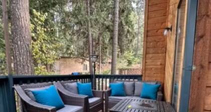Sierra Cabin Retreat — Lake View and Trail Access