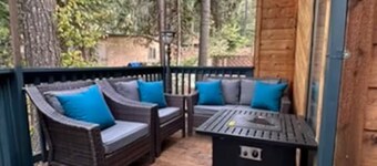 Sierra Cabin Retreat — Lake View and Trail Access