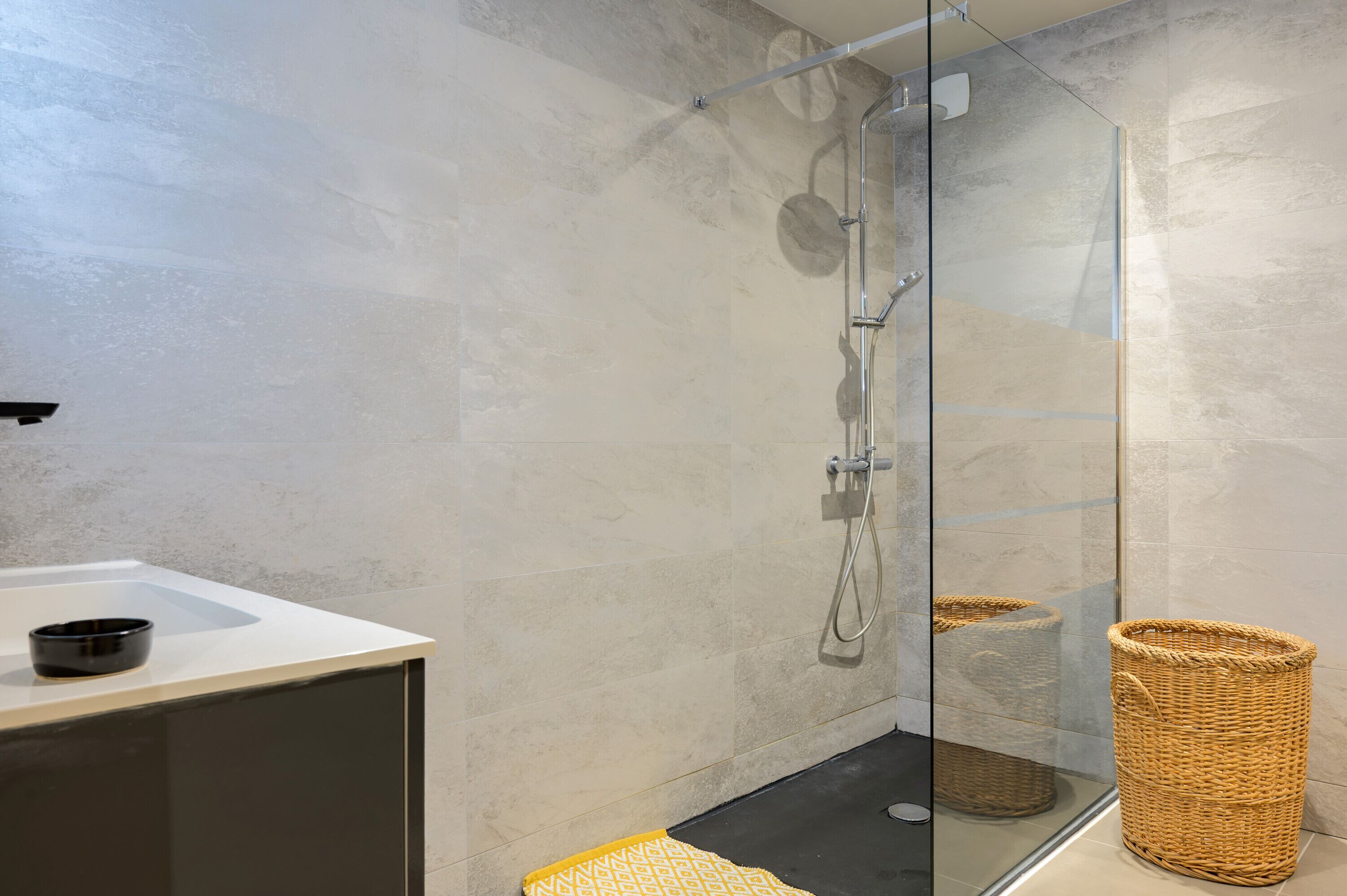 Douche, sèche-cheveux