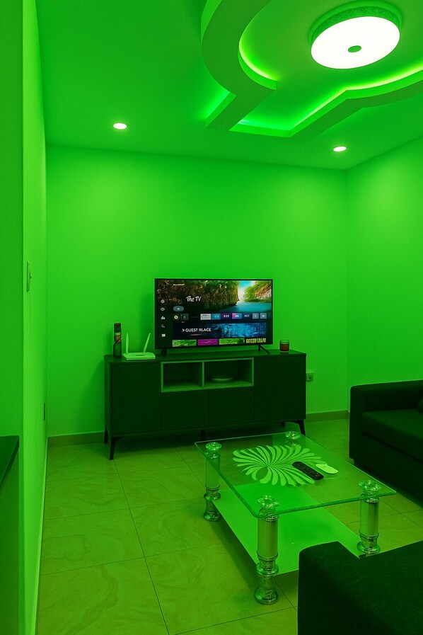 Living area - Cozy Modern 1BR & Balcony & AC (Abidjan)