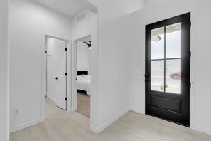 4 bedrooms, iron/ironing board, WiFi