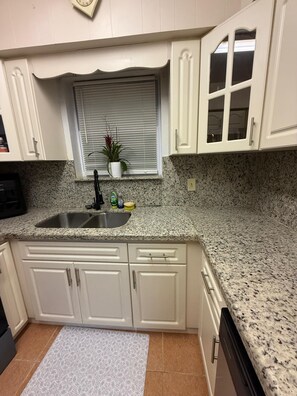 電子レンジ、オーブン、コンロ、食器洗い機