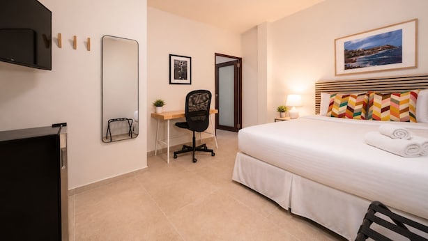 Room - Room 1 - Stylish Accessible Suite (San Juan)
