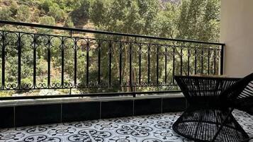 Deluxe Studio, Balcony, Mountain View | Free WiFi