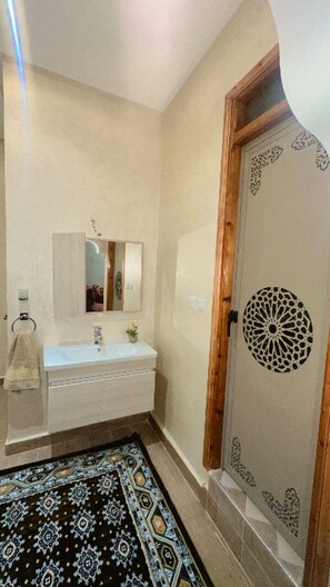 Appartamento familiare, patio, vista montagna | Bagno