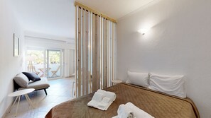 Silitysrauta/-lauta, ilmainen Wi-Fi, vuodevaatteet