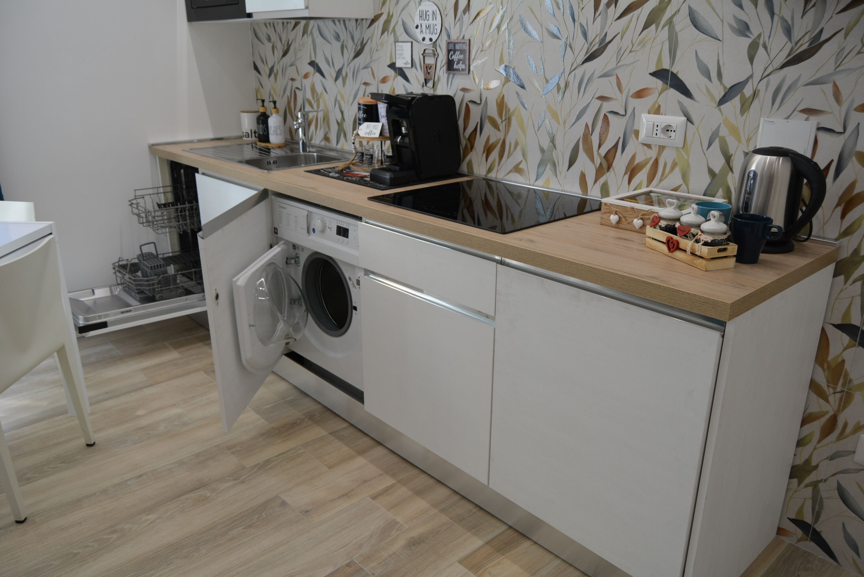 Micro-ondes, plaque de cuisson, lave-vaisselle