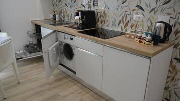 Micro-ondes, plaque de cuisson, lave-vaisselle