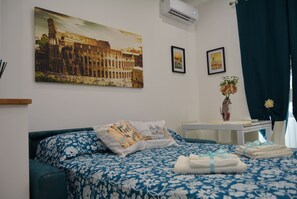 2 chambres, fer et planche à repasser, Wi-Fi gratuit, draps fournis