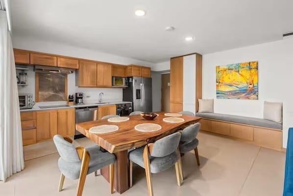 Apartamento luxo, sacada, vista para a montanha | Cozinha privada