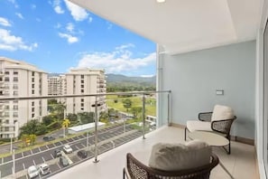 Apartamento luxo, sacada, vista para a montanha | Sacada