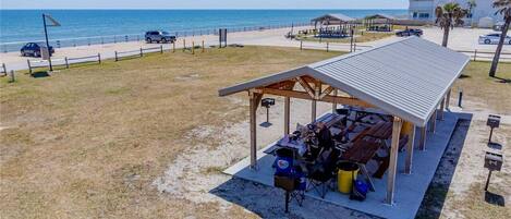 Beach nearby, sun loungers, beach towels