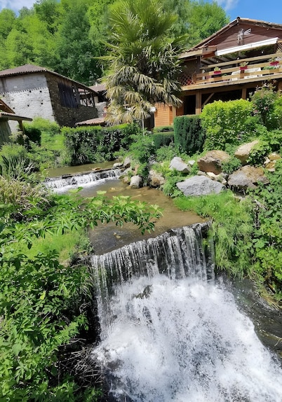 Apartment 'Les Chambres Du Ruisseau' with Mountain View, Shared Terrace and Wi-Fi