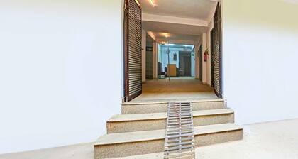 Collection O Shalimar Bagh Max Hospital