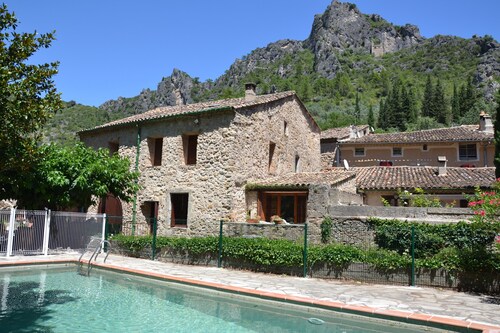 Charming house with private pool in the heart of St Guilhem Le Désert