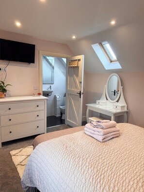 4 chambres, bureau, Wi-Fi, literie fournie