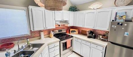 Micro-ondes, four, plaque de cuisson, lave-vaisselle