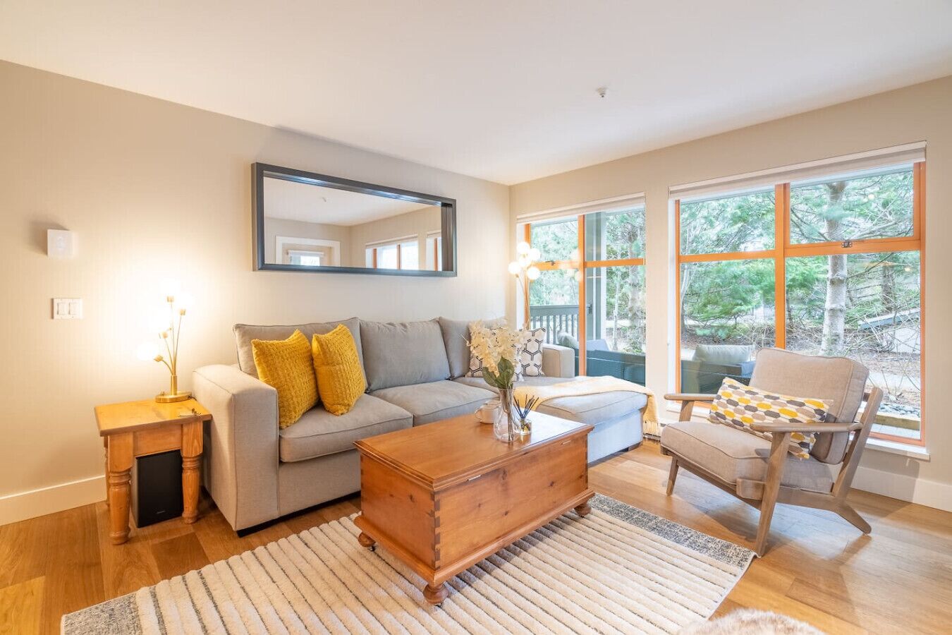 Smart TV, fireplace, stereo