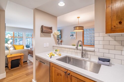 Central w/Pool&Hot tub at North Star w/Free parking