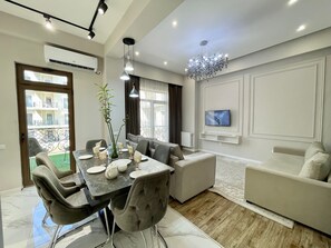 Departamento Deluxe, balcón, vista al jardín | Cortinas blackout, tabla de planchar con plancha y wifi gratis 