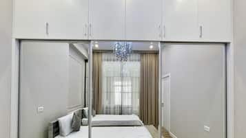 Cortinas blackout, tabla de planchar con plancha y wifi gratis