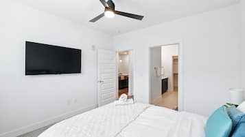 2 bedrooms, desk, iron/ironing board, free WiFi
