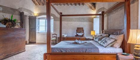 2 slaapkamers, een strijkplank/strijkijzer, reisbedje, gratis wifi