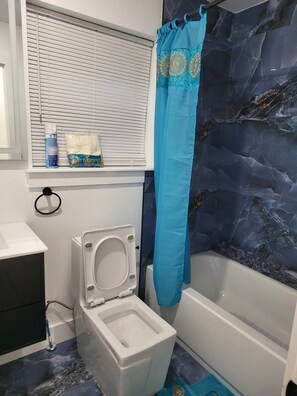 Standard Single Room, Non Smoking | Bathroom - Tkc villa (Newark)