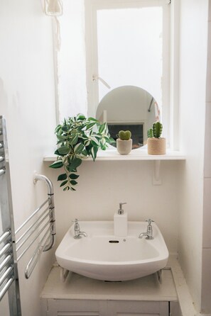 Een douche, handdoeken