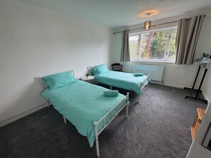 4 bedrooms, WiFi, bed sheets, wheelchair access