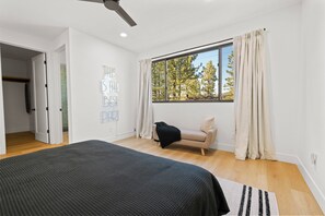 5 bedrooms, iron/ironing board, WiFi, bed sheets